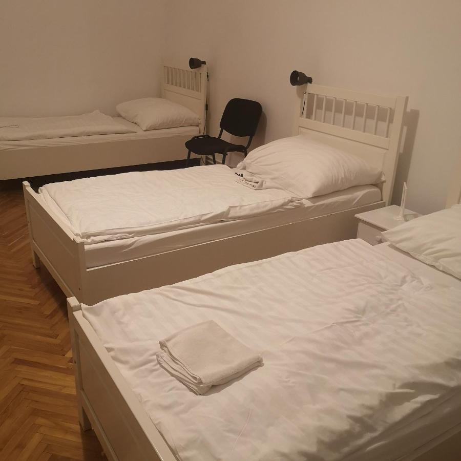 Klauzál Apartman Hostel Budapest Bagian luar foto